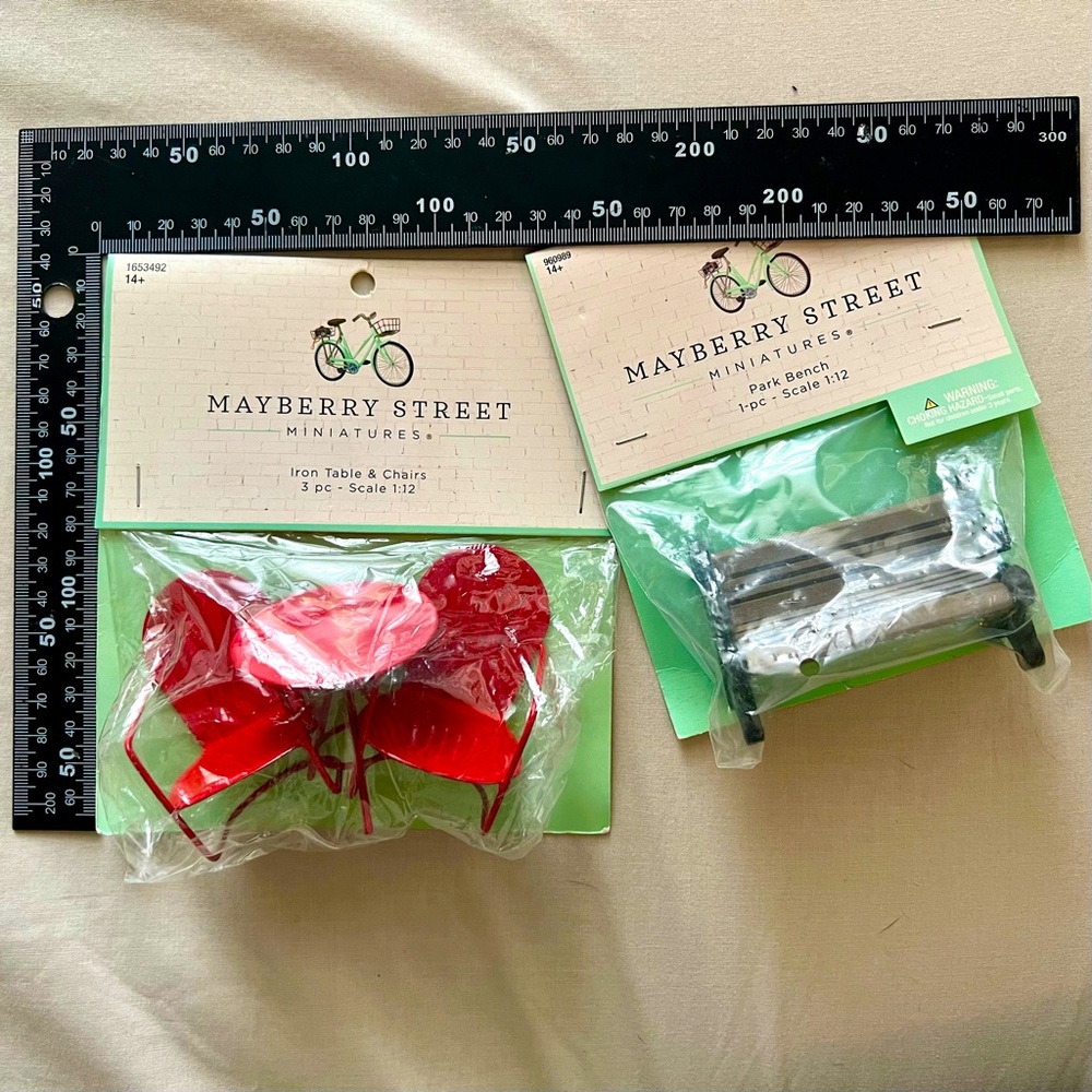 🏠 lot 4 Mayberry Street miniatures 1:12 dollhouse park bench NIP table 2 chairs